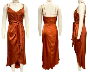 Vue en trois plans de la robe caraco en satin orange avec ceinture et ourlet asymétrique