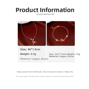 Détail du set collier et bracelet cheval plaqué or avec émail rouge et zircons brillants