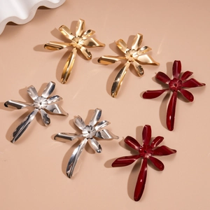 Set of 6 double-layer flower pendants in gold, silver, and red painted metal finishes
