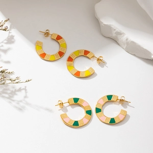 Chic C-shaped gold-plated stainless steel earrings with colorful enamel and textures