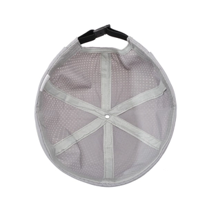 Bonnet docker gris clair en mesh respirant avec structure ventilée et sangle de réglage