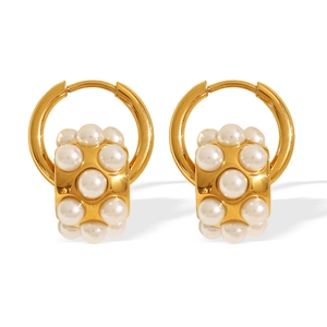 Boucles d'oreilles créoles dorées en perles de style français élégant