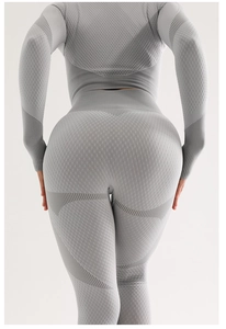 Détail du pantalon de yoga sans couture taille haute avec texture jacquard et effet lift