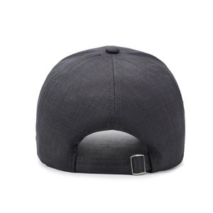 Casquette de baseball gris foncé pour hommes avec boucle réglable vue de l'arrière