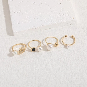 Luxuriöses 14K vergoldetes Perlenring-Set mit Zirkon-Schmetterling und schwarzem Design