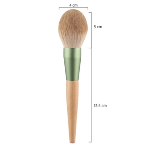 Large powder brush with 13.5cm wooden handle and soft synthetic bristles for makeup