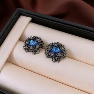 Orecchini a perno a stella retrò con pietre blu scuro e dettagli grigio scuro