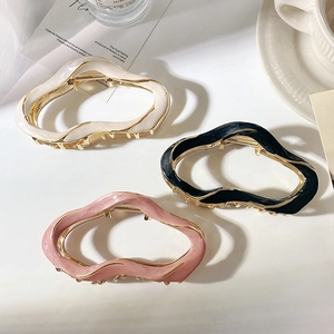 Minimalist irregular wavy metal claw clip set in white black and pink colors