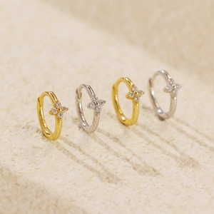 Orecchini a trifoglio in argento S925 con zirconi scintillanti in finiture oro e argento