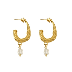 Chic U-shaped gold plated earrings with irregular lava texture and white pearl drops