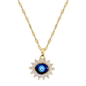Collier élégant en acier titane doré avec pendentif œil protecteur scintillant