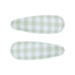 Vue macro de deux barrettes BB à carreaux vichy verts et blancs avec bords ondulés tissés