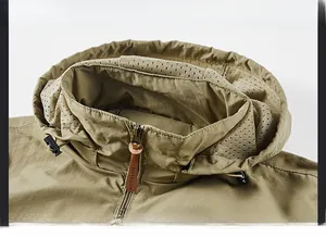 Details zum winddichten Kragen mit Netzfutter und Outdoor-Lederreißverschluss der Jacke