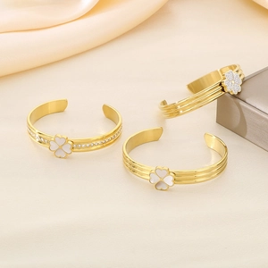 Bracelets trèfle élégants en acier doré avec nacre blanche et cristaux brillants sertis