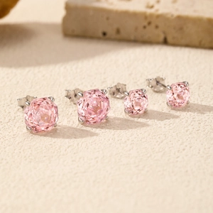 Boucles d'oreilles puces en argent s925 avec cristaux roses taille rose sur socle