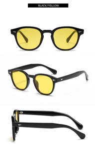 Vues sous trois angles de lunettes de soleil rétro noires avec verres jaunes et rivets