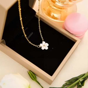 Elegant gold titanium steel necklace featuring a white shell flower pendant in a gift box