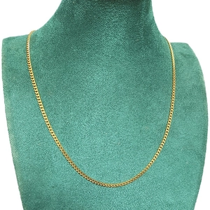 Minimalist 3mm gold stainless steel curb chain necklace for men and women on a display