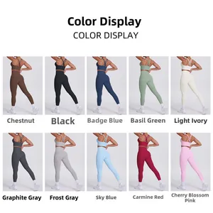 Display colori dei set sportivi elastici con reggiseni a incrocio e leggings yoga