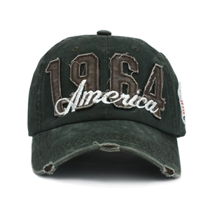 Vue détaillée de la broderie 1964 et de l'effet usé sur la casquette de baseball