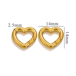 Detail of 14mm heart-shaped spring ring clasp with 2.5mm thickness dimensions