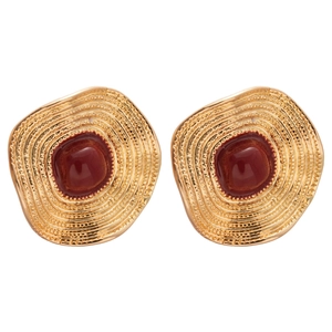 Ohrstecker im Vintage-Stil mit goldenem Wellendesign und dunkelrotem Emaille-Kern