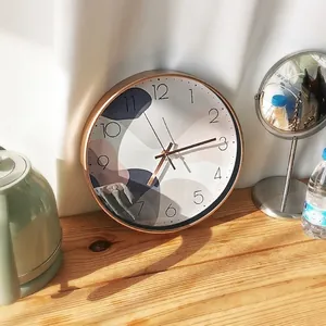 Moderne 30 cm Wanduhr mit roségoldenem Metallrahmen und minimalistischem abstrakten Zifferblatt