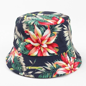 Chapeau bob réversible bleu marine avec imprimés floraux tropicaux pour protection solaire