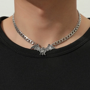 Collana da uomo con ciondolo a pipistrello retrò e catena cubana in stile gotico