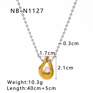 Detail view of heart pendant necklace with dimensions 1.7x2.1cm and 40cm chain length