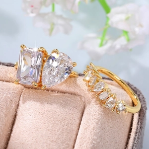 Toi et Moi gold ring set with emerald and pear cut crystals in a luxury velvet gift box