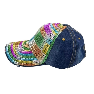 Cappellino da baseball da donna in denim blu con strass arcobaleno sulla visiera