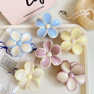 Fashion Acetate Plumeria Hair Claw Clip For Women Contrast Macaron Color Floral Hair Catch Barrette Daily Hair Accessory