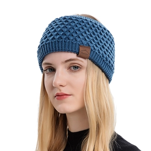 Blaues Strickstirnband für Damen mit Wabenmuster und Sport Lederetikett für den Winter