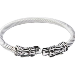 Retro Viking wolf head twisted cable bracelet in antique silver metal finish