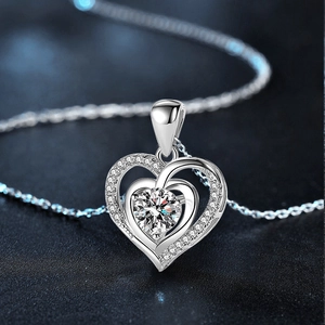925 silver heart pendant necklace with shimmering center stone and pavé setting