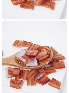 Dettaglio ravvicinato di fette di carne in miniatura per creazioni fai-da-te e hobby