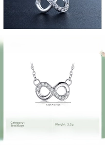 Détails macro du pendentif infini en argent s925 avec zircons et spécifications de taille
