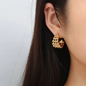 Fashionable 18K gold plated stainless steel C-shaped ball earrings for women worn by model