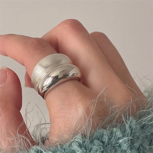 Close-up of a wide 925 sterling silver ring featuring mixed matte brushed and polished finishes