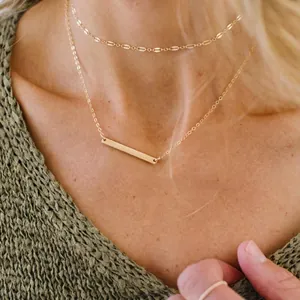 Collier Double Couche en Acier Inoxydable 316L Minimaliste pour Femmes Collier avec Pendentif Géométrique Plaqué Or 18K Bijoux de Mode