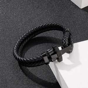 Bracelet pour homme en cuir tressé noir avec fermoir magnétique en croix sur bloc géométrique