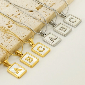 Collier Initiale Alphabet Acier Inoxydable 304 Nacre Coquille Pendentif Rectangulaire Chaîne Serpent Minimaliste Femmes
