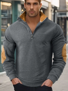 Detail eines Herren-Sweatshirts mit halbem Halbreißverschluss, Ellbogen-Patches und Stehkragen