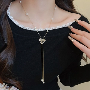 Detail of 18k gold plated necklace with pearls and zircon butterfly tassel pendant