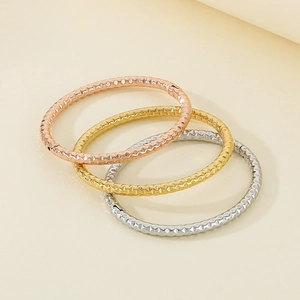 Three-piece set of twisted hammer-patterned stainless steel bangles in gold silver and rose gold