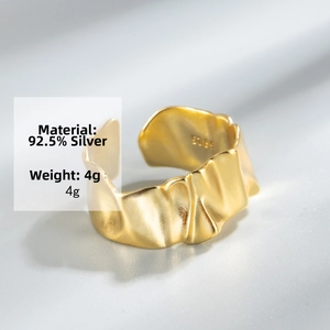 Macro shot of 925 sterling silver gold plated ring showing S925 hallmark and 4g weight