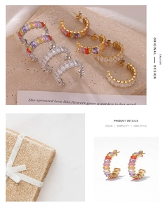 Gros plan de boucles d'oreilles en C avec zircons colorés plaquées or et argent