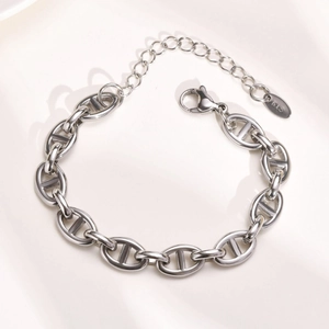 Detailed view of silver pig nose chain bracelet with K18 engraving and lobster clasp closure