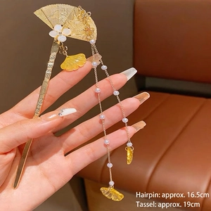 Pic à cheveux chinois doré avec éventail sculpté, feuilles de ginkgo et longs glands